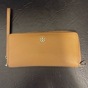 Tory Burch wristlet wallet